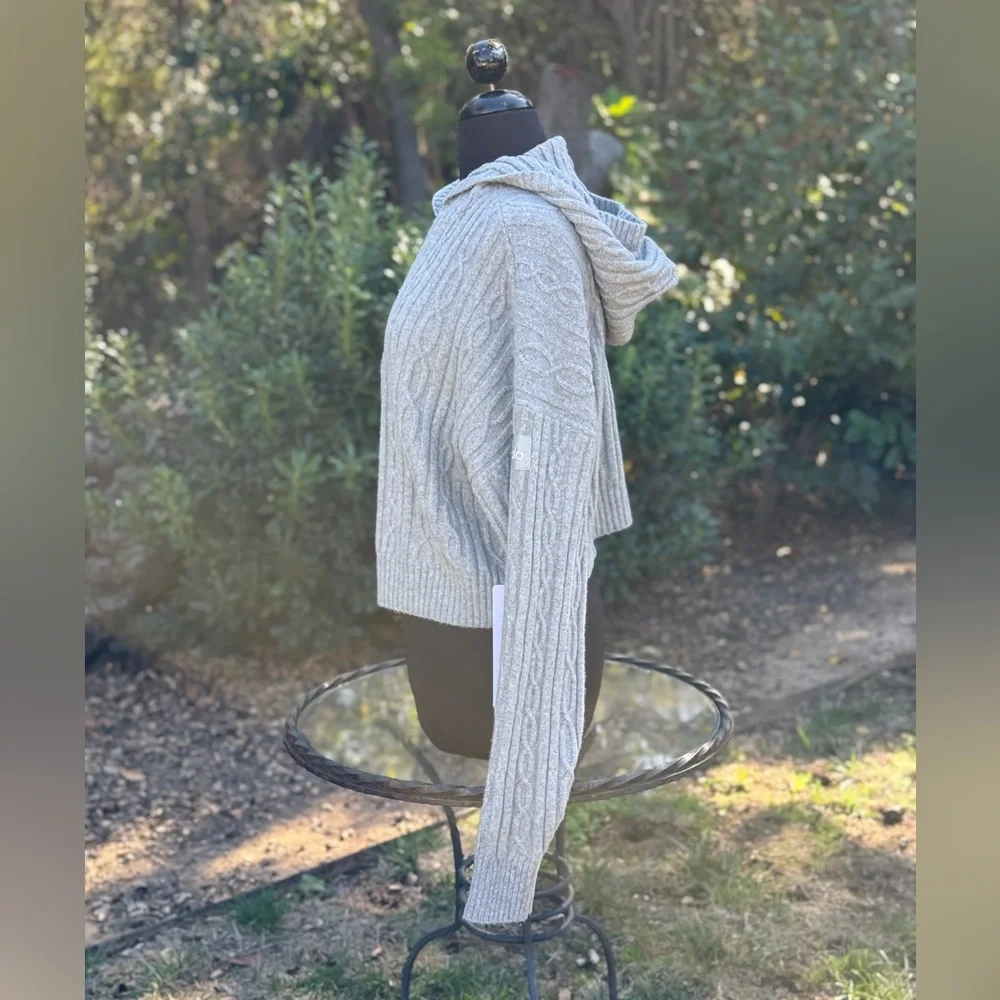 NWT ALO Yoga "Cable Knit Winter Bliss" cropped hoodie - size M - Picture 3 of 6